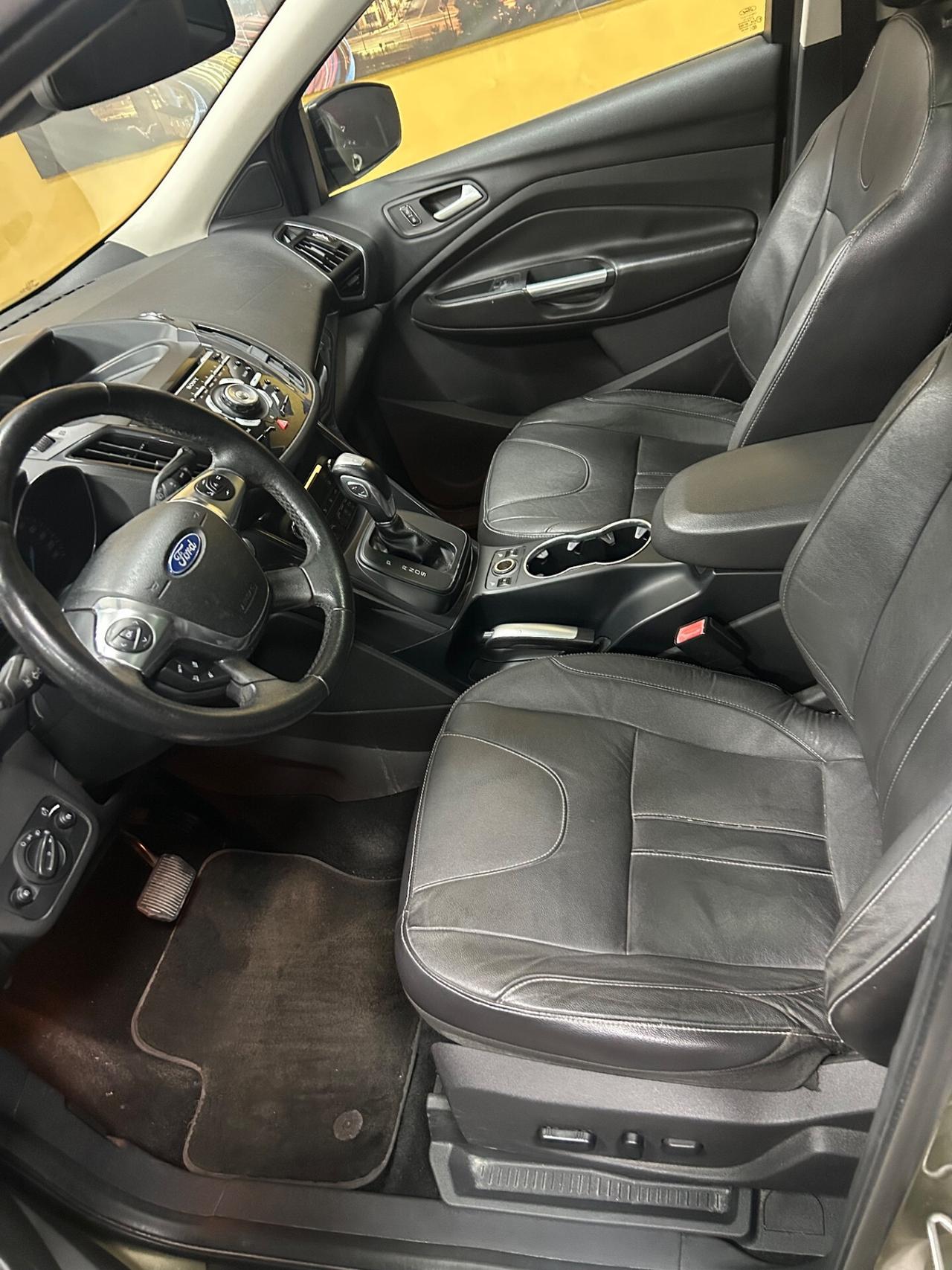 FORD KUGA 2.0 Tdci “TETTO/PELLE/NAV/RETR/19”-2013
