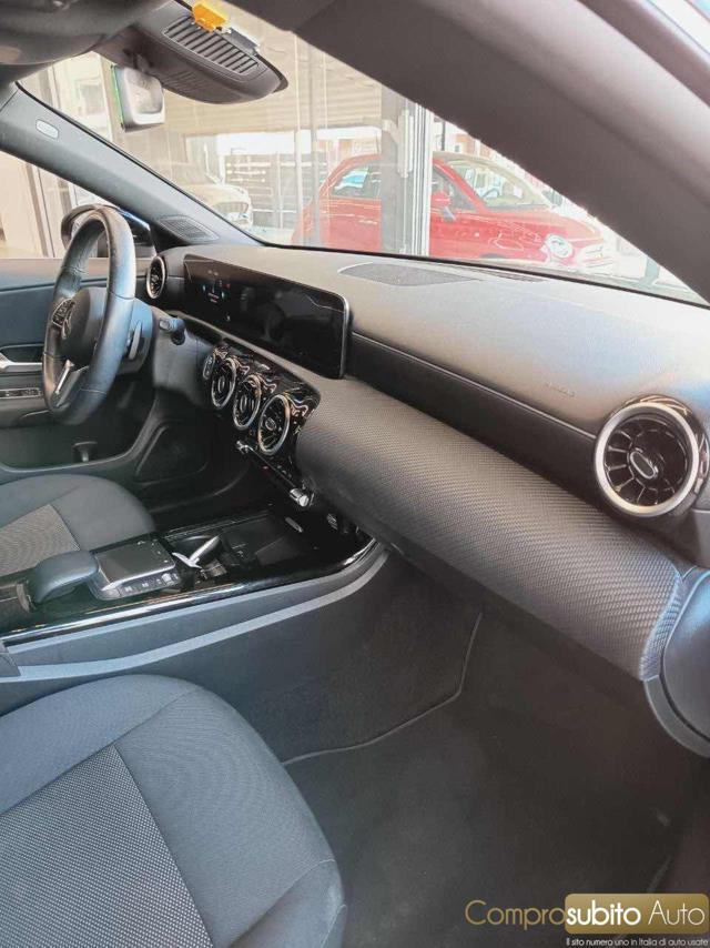 MERCEDES-BENZ CLA 180 Automatic Shooting Brake Sport