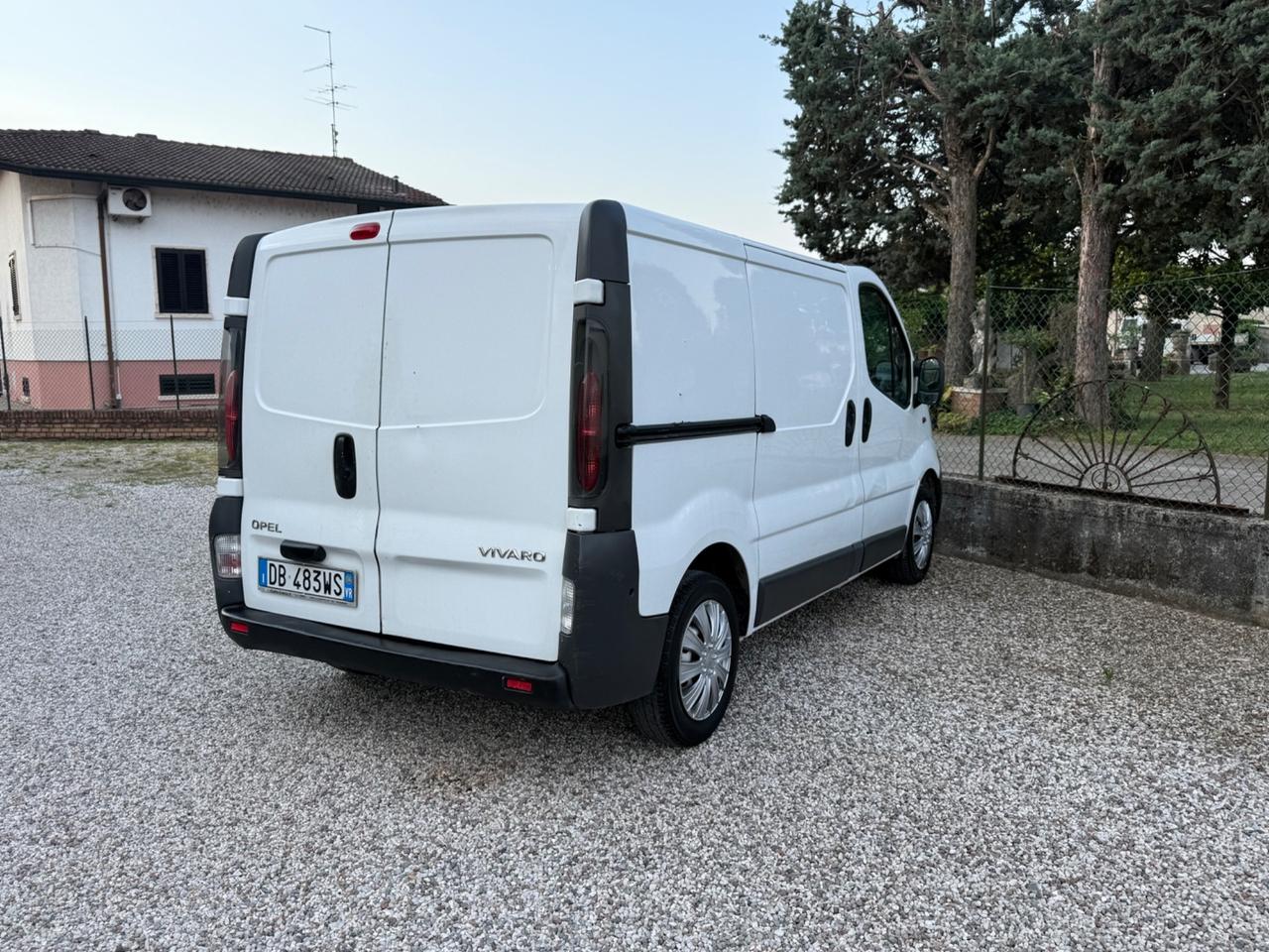 Opel Vivaro 27 2.0i 16V PC-TN Furgone