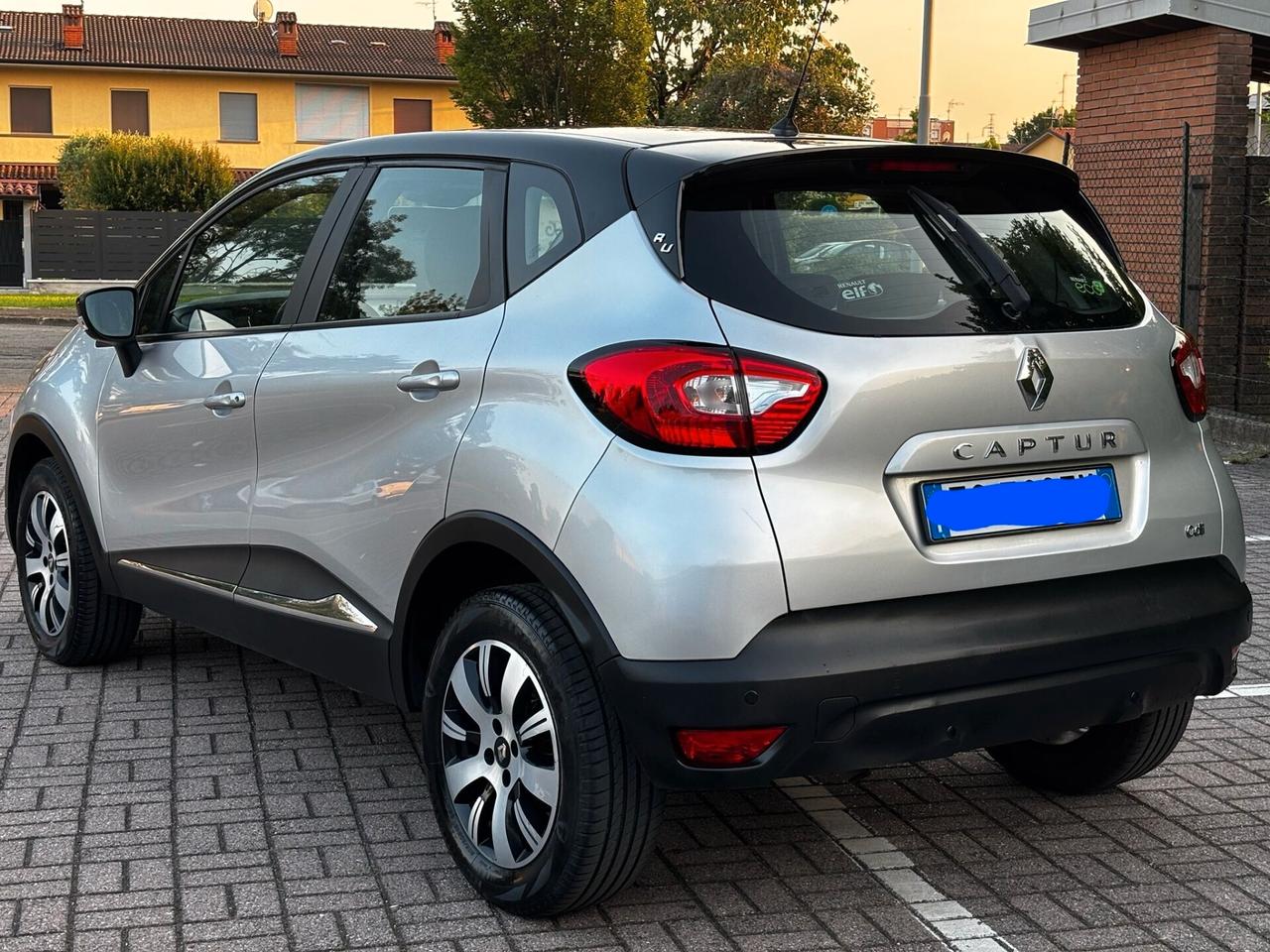 Renault Captur dCi 8V 90 CV Start&Stop Energy Life..CELL 393 690 2051 WUATSAPP