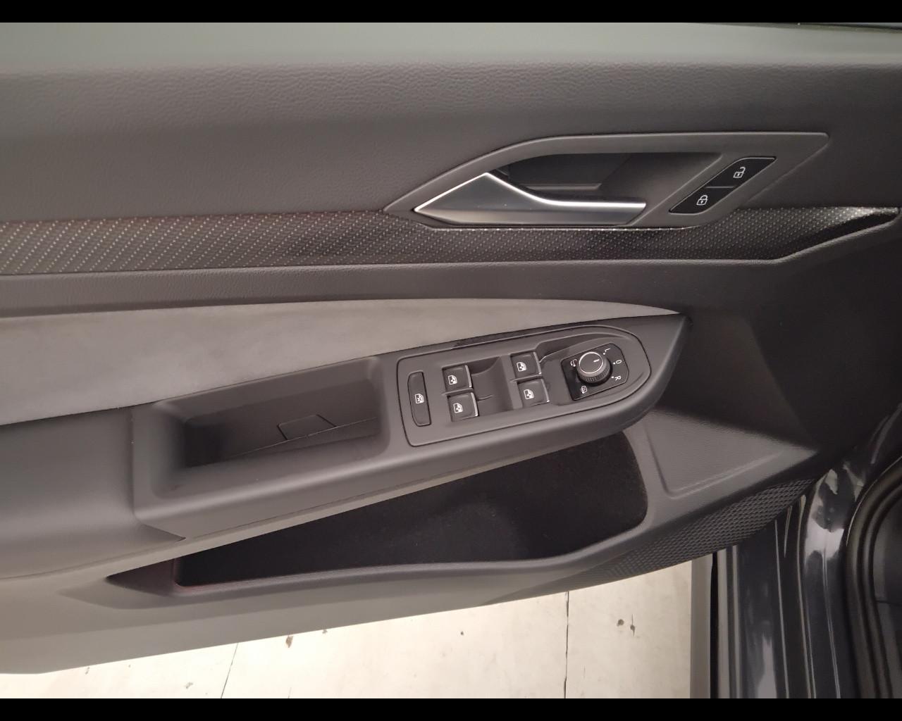 VOLKSWAGEN Golf VIII 2020 - Golf 1.5 tsi evo R-Line 130cv