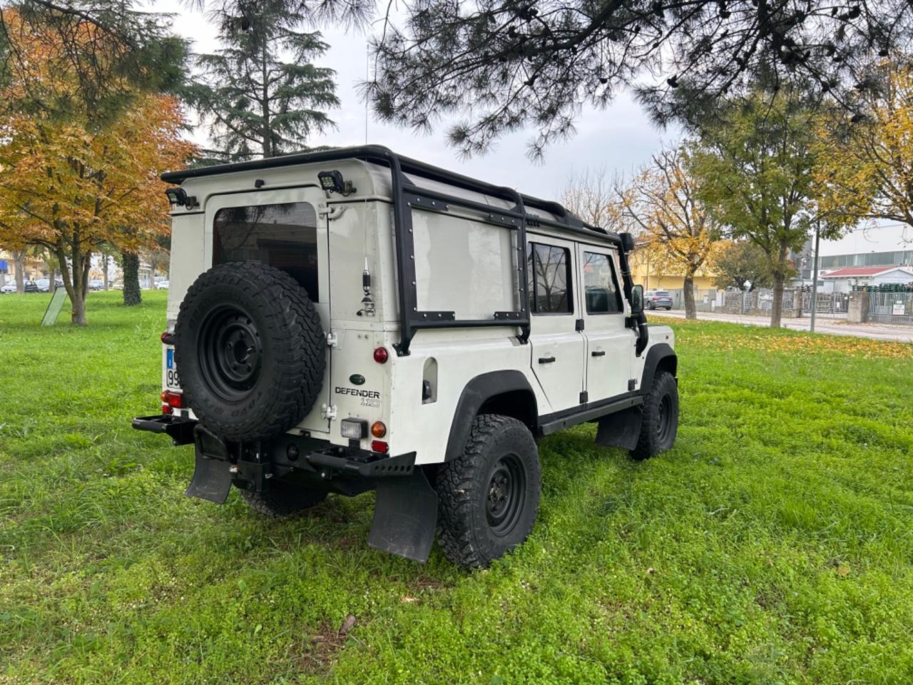 Land Rover Defender Safari