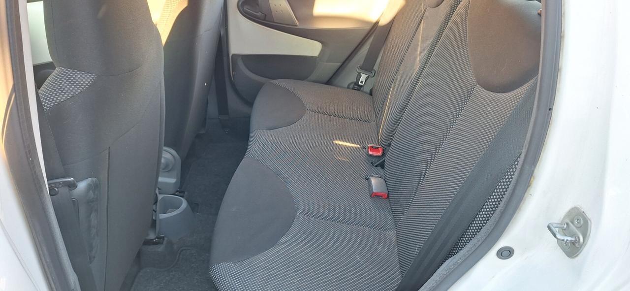 Toyota Aygo 1.0 12V VVT-i 5 porte Sol Connect