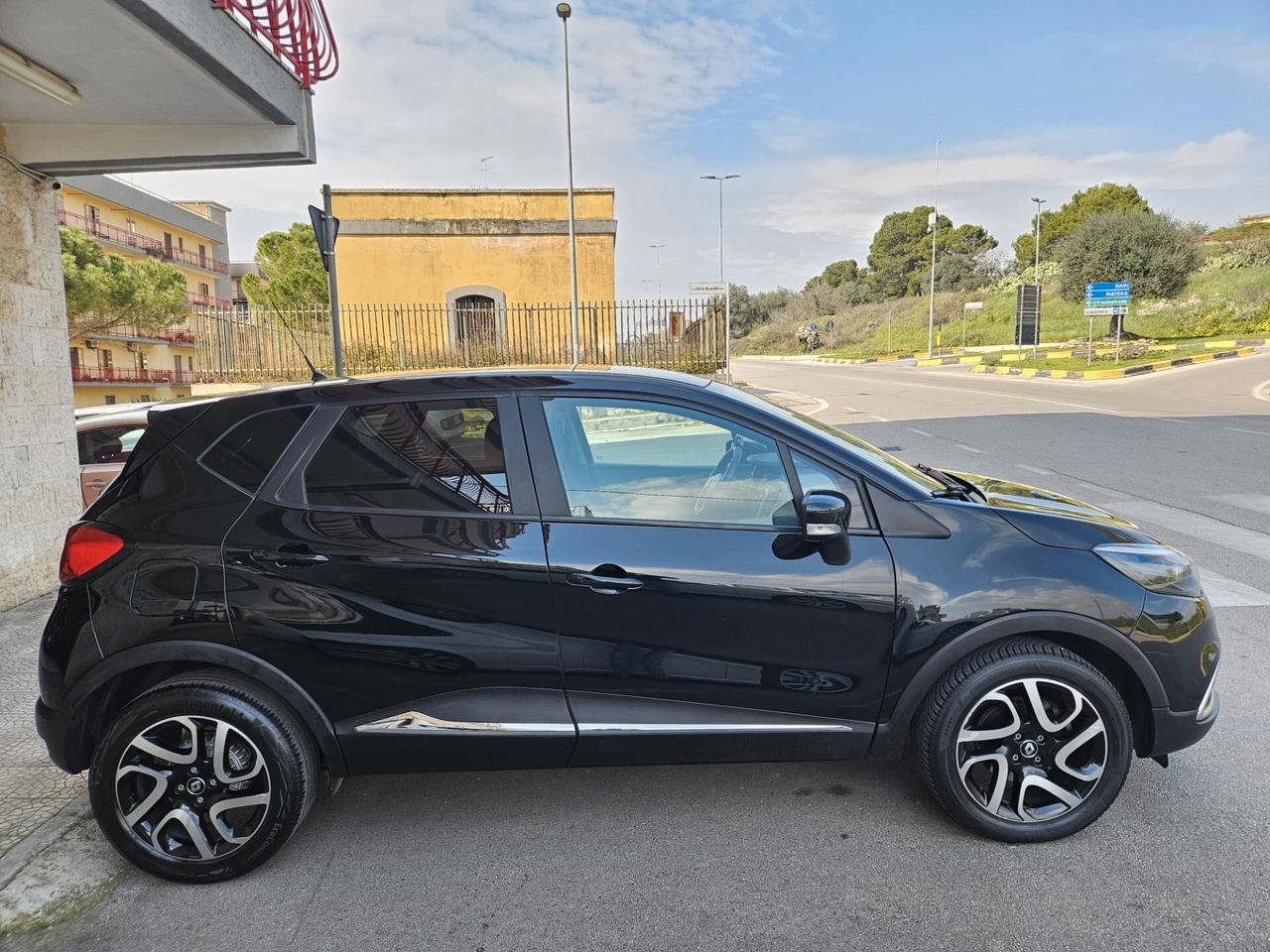 Renault Captur 1.5dci 66kw 90cv FULL NEOPATENTATI