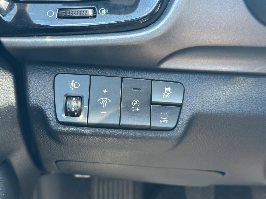 Kia STONIC . ACTIVE BUSINESS CON TELECAMERA E CARPLAY