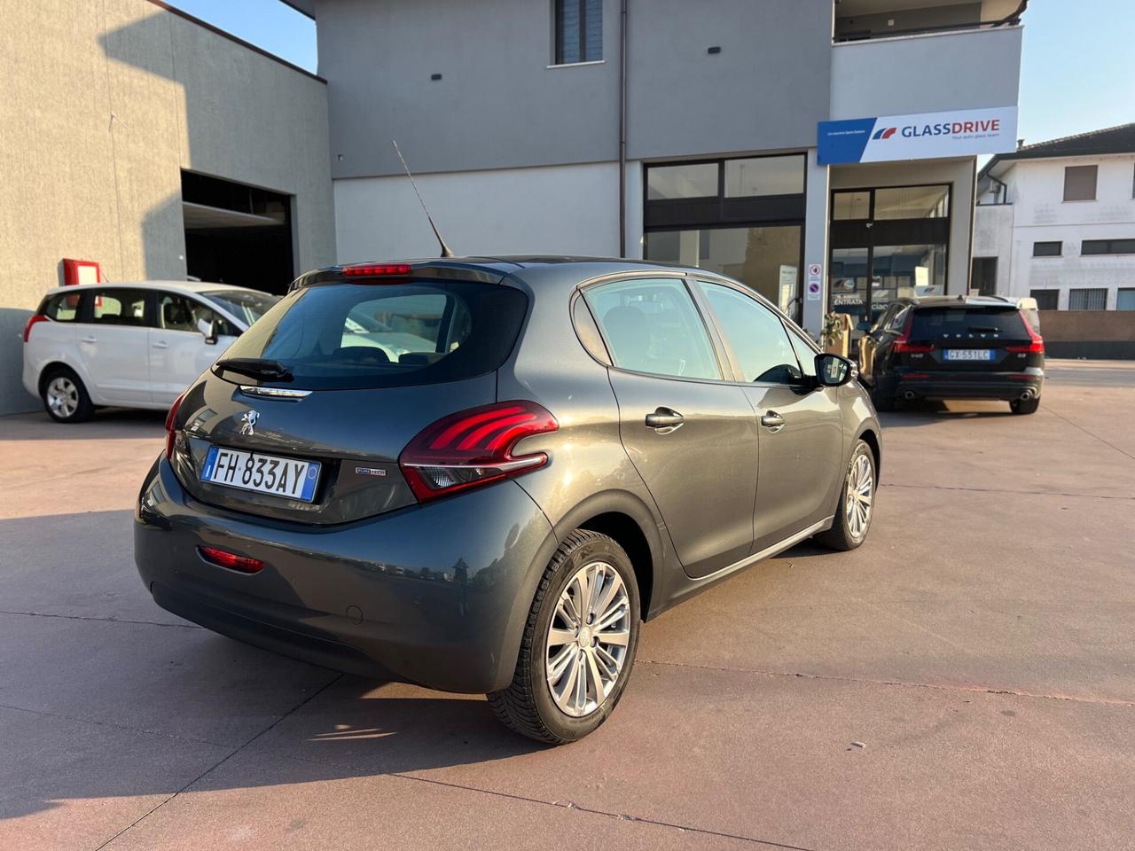 Peugeot 208 PureTech 82 5p. GPL Allure