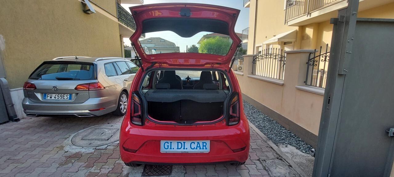 VOLKSWAGEN UP BENZINA/METANO DI SERIE TELEFONO LEGA PELLE SENSORI IMPECCABILE