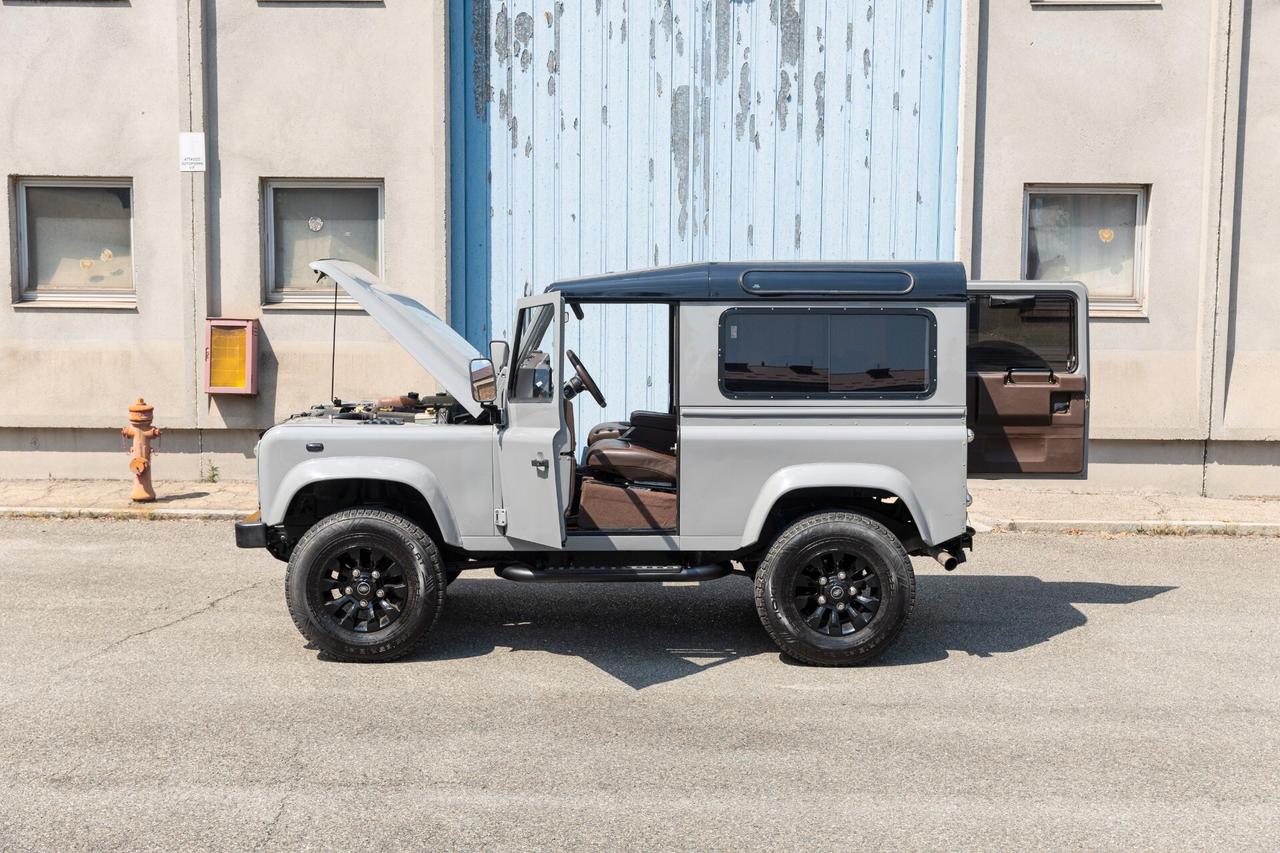 Land Rover Defender 90 2.5 300tdi* Restauro totale* Sedili Sparco* Pelle Marrone* Stupendo*