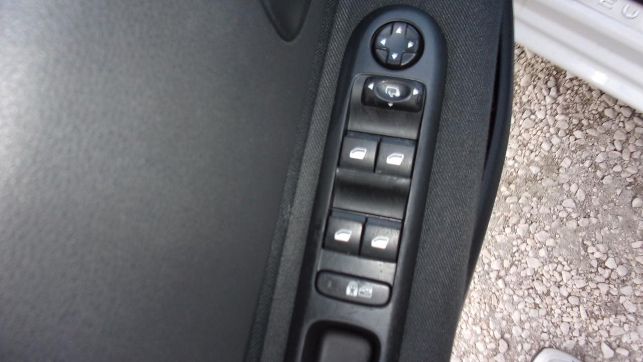 Peugeot 5008 1.6 THP 156CV Allure