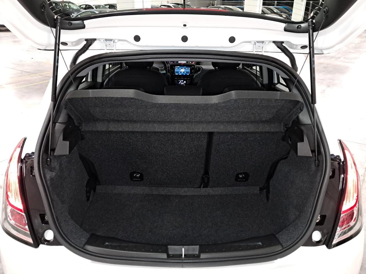 Lancia Ypsilon 1.0 FireFly Hybrid Platino Km. 0 (466)