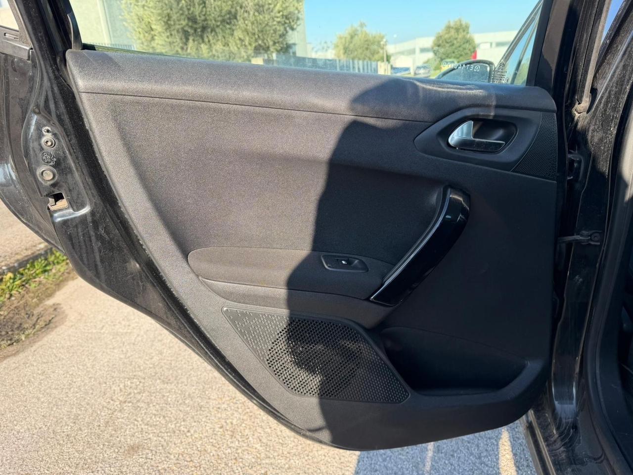 Peugeot 208 1.6 e-HDi 115 CV Stop&Start 5p Allure