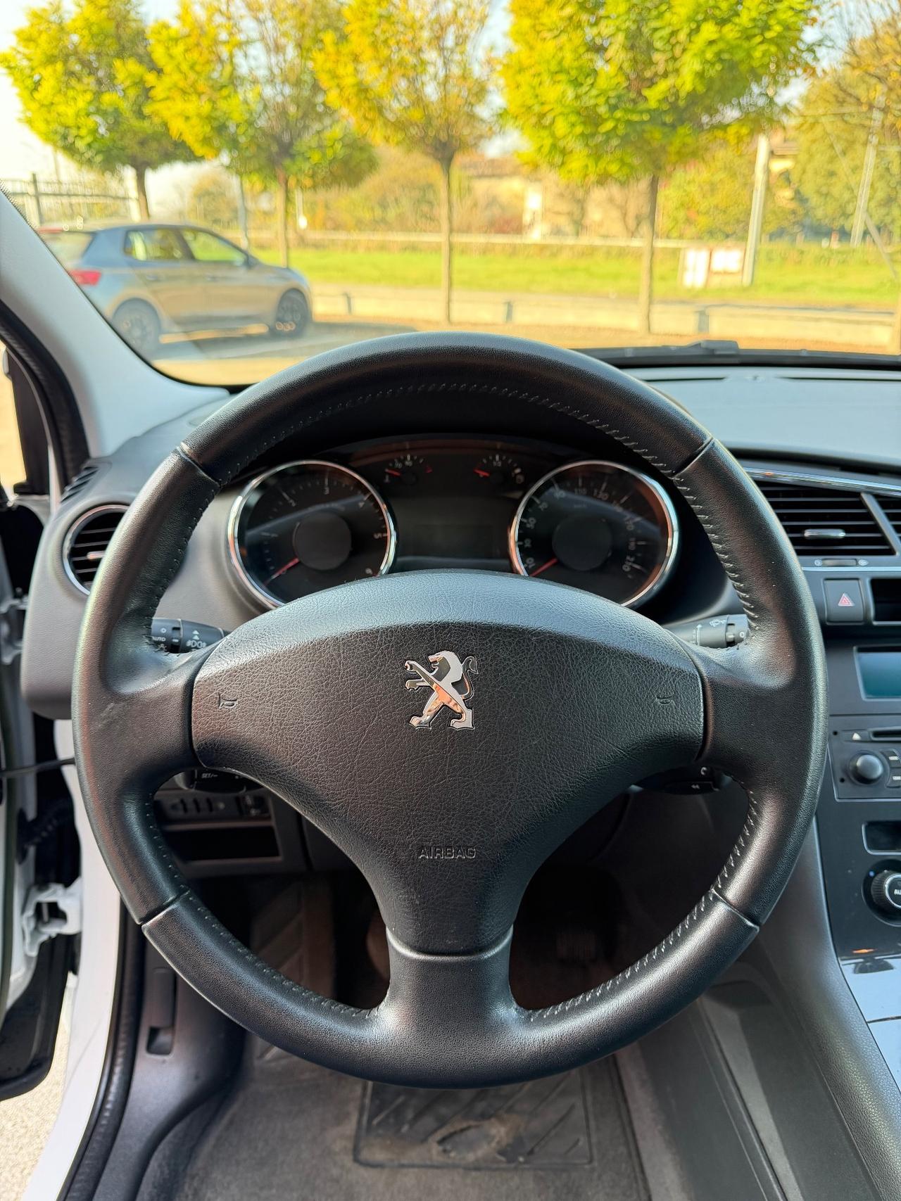 Peugeot 3008 1.6 HDi 115CV Business