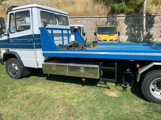 Mercedes carro attrezzi scarrabile con gru