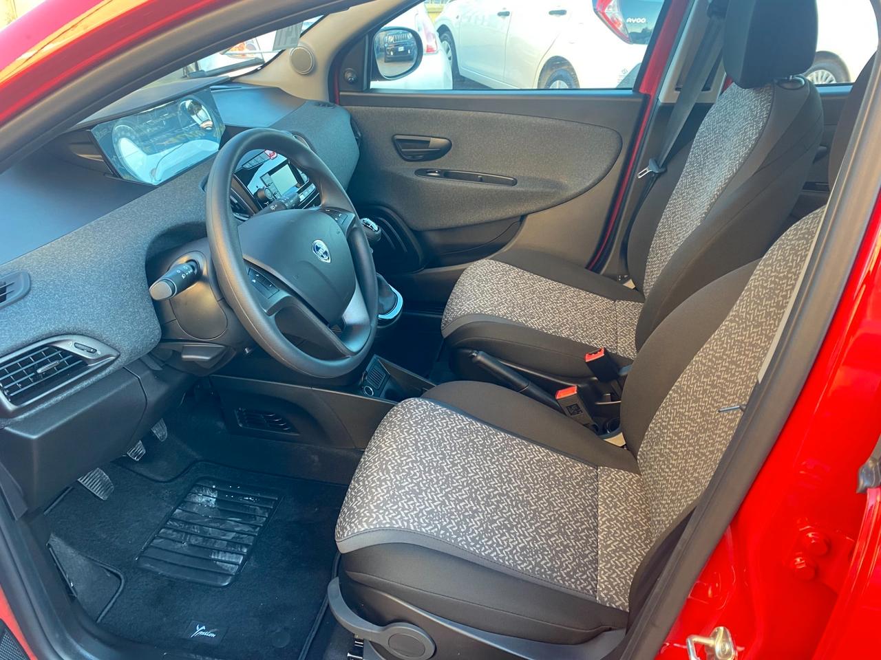 Lancia Ypsilon 1.0 FireFly 5 porte S&S Hybrid Ecochic UnYca