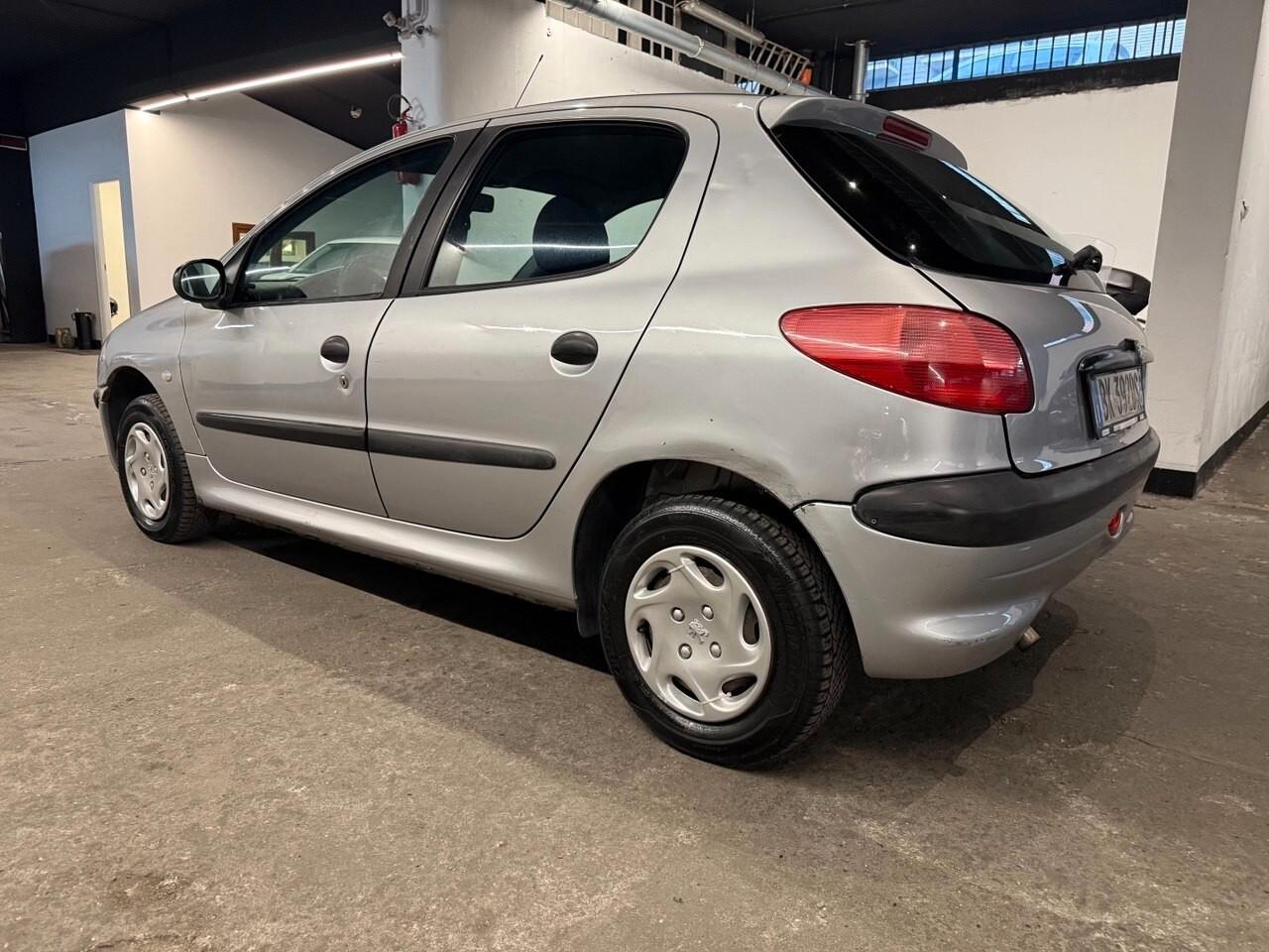 Peugeot 206 1.1 3p. XT