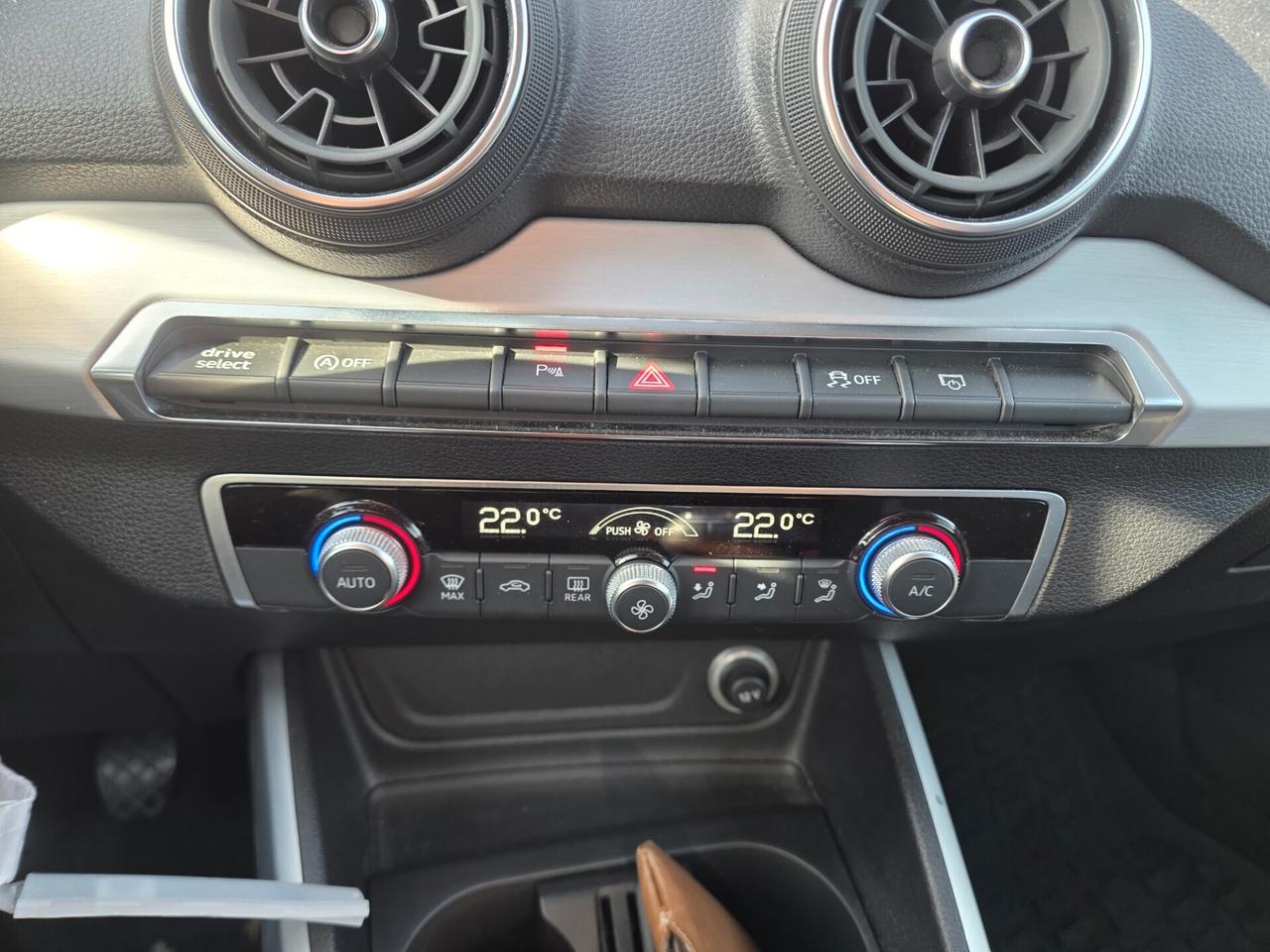 Audi Q2 30 TFSI Identity Black