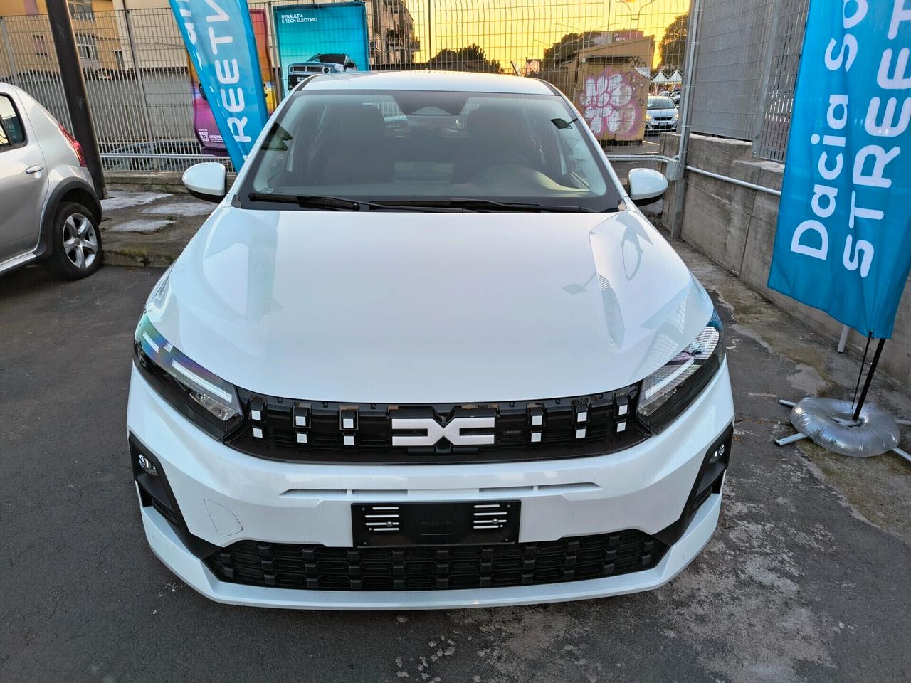 NUOVA DACIA SANDERO DA IMMATRICOLARE 17.300 EURO