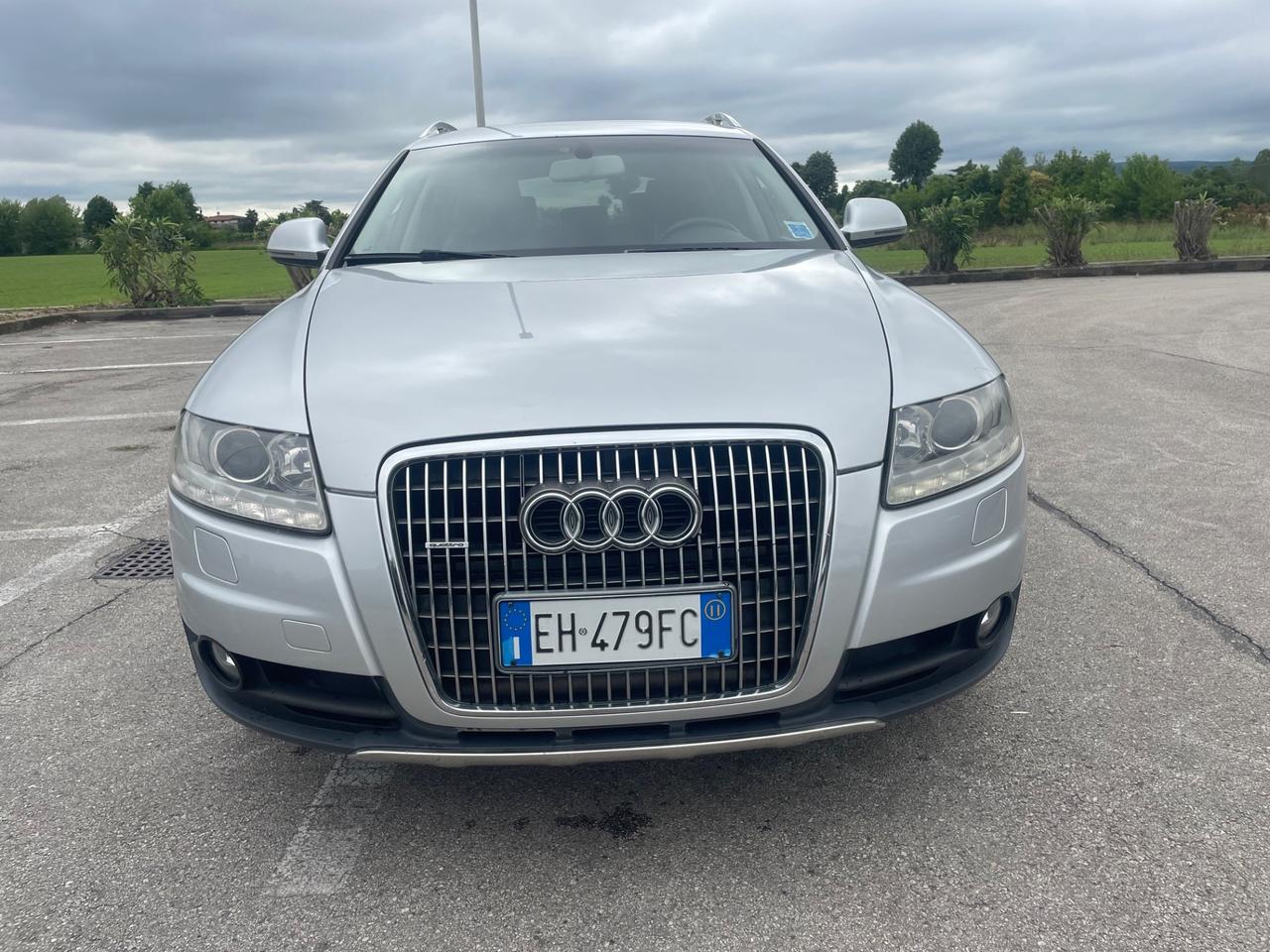 Audi a6 allroad 3.0 TDI 240 cv anno 2011 perfetto dí tutto