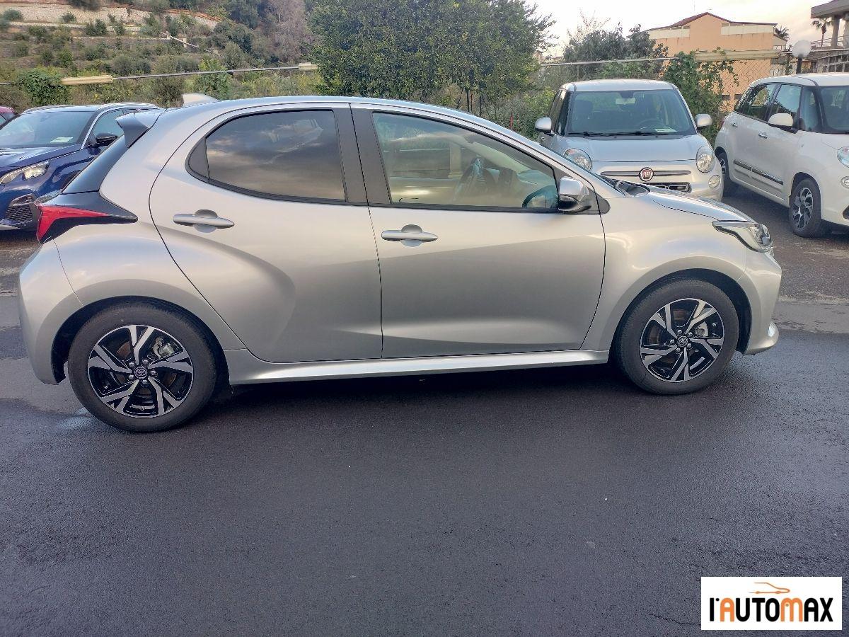 TOYOTA - Yaris 1.5h Trend