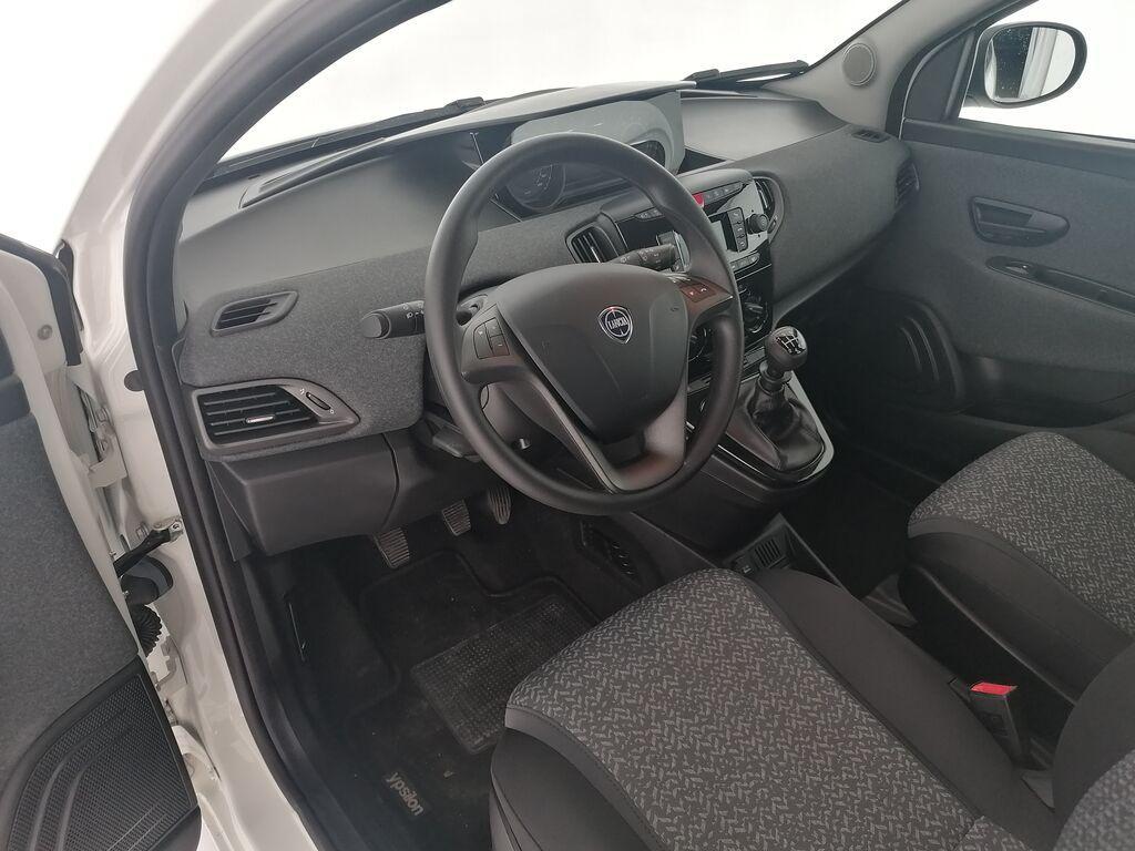 Lancia Ypsilon 1.0 FireFly Hybrid Silver