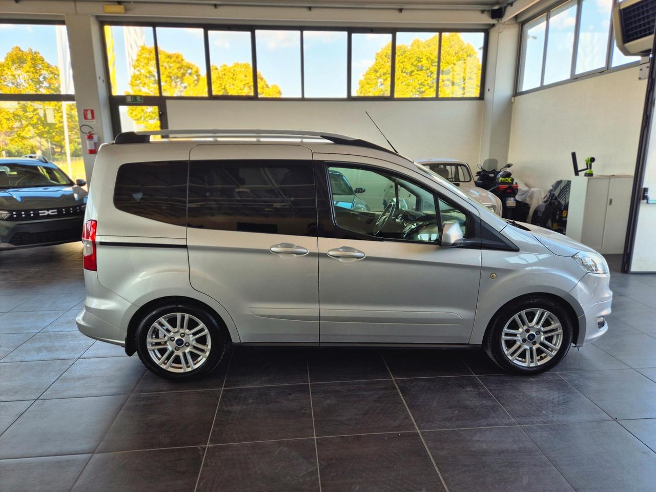 Ford Tourneo Courier 1.5 TDCI 95 CV Titanium