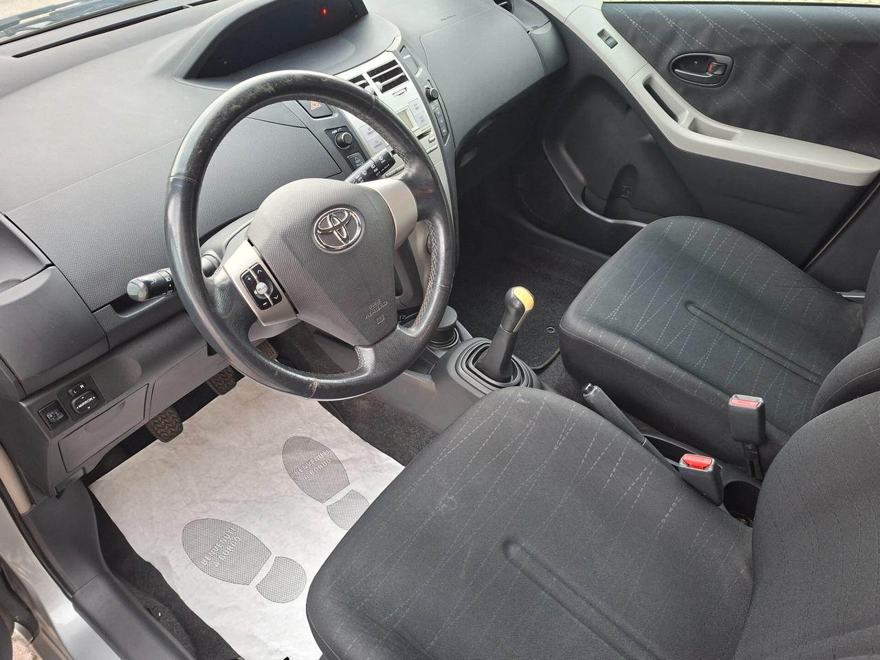 Toyota Yaris 1.3 5p. Sol *NEOPATENTATI*