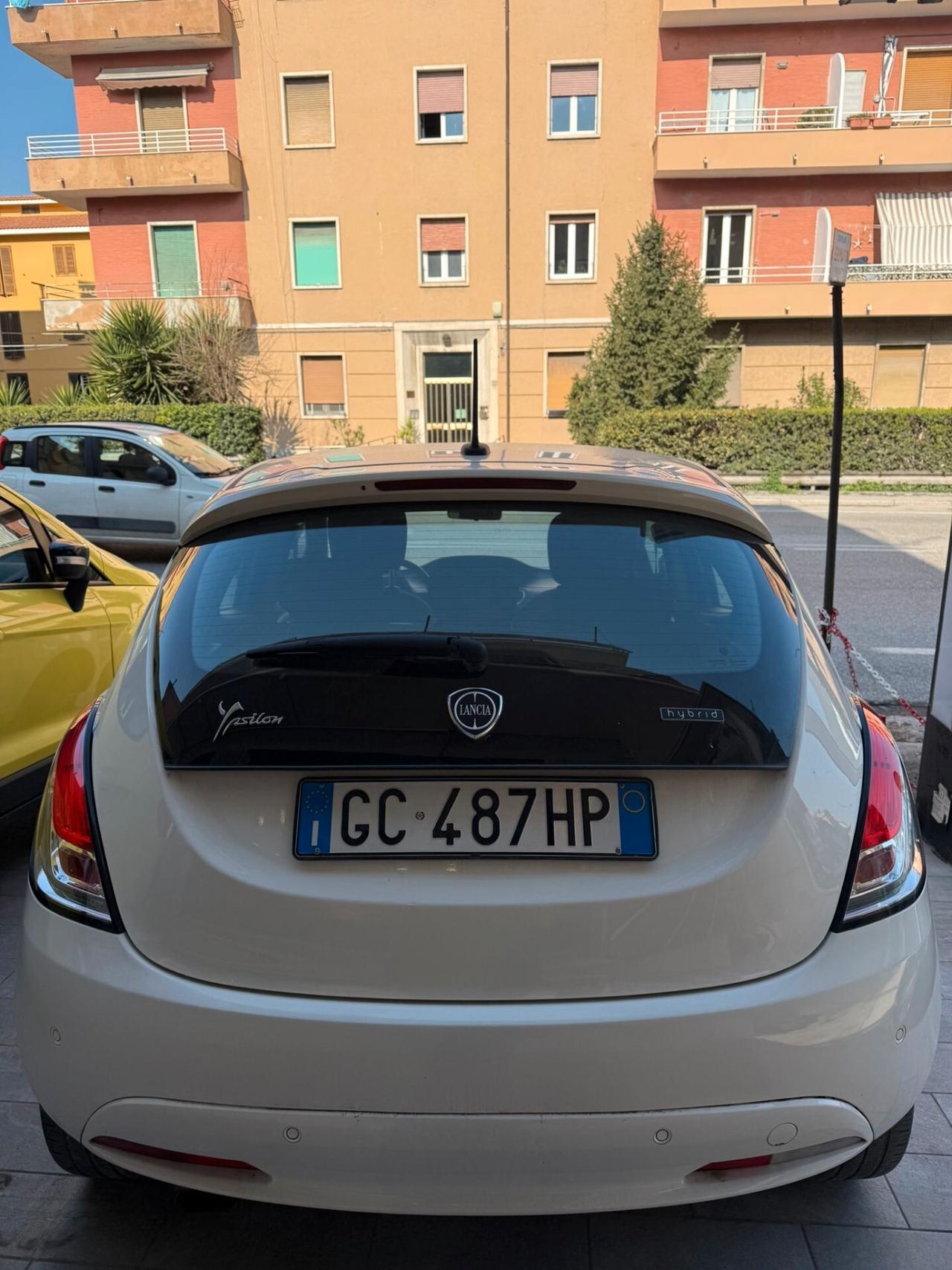 Lancia Ypsilon 1.0 FireFly 5 porte S&S Hybrid Ecochic Gold