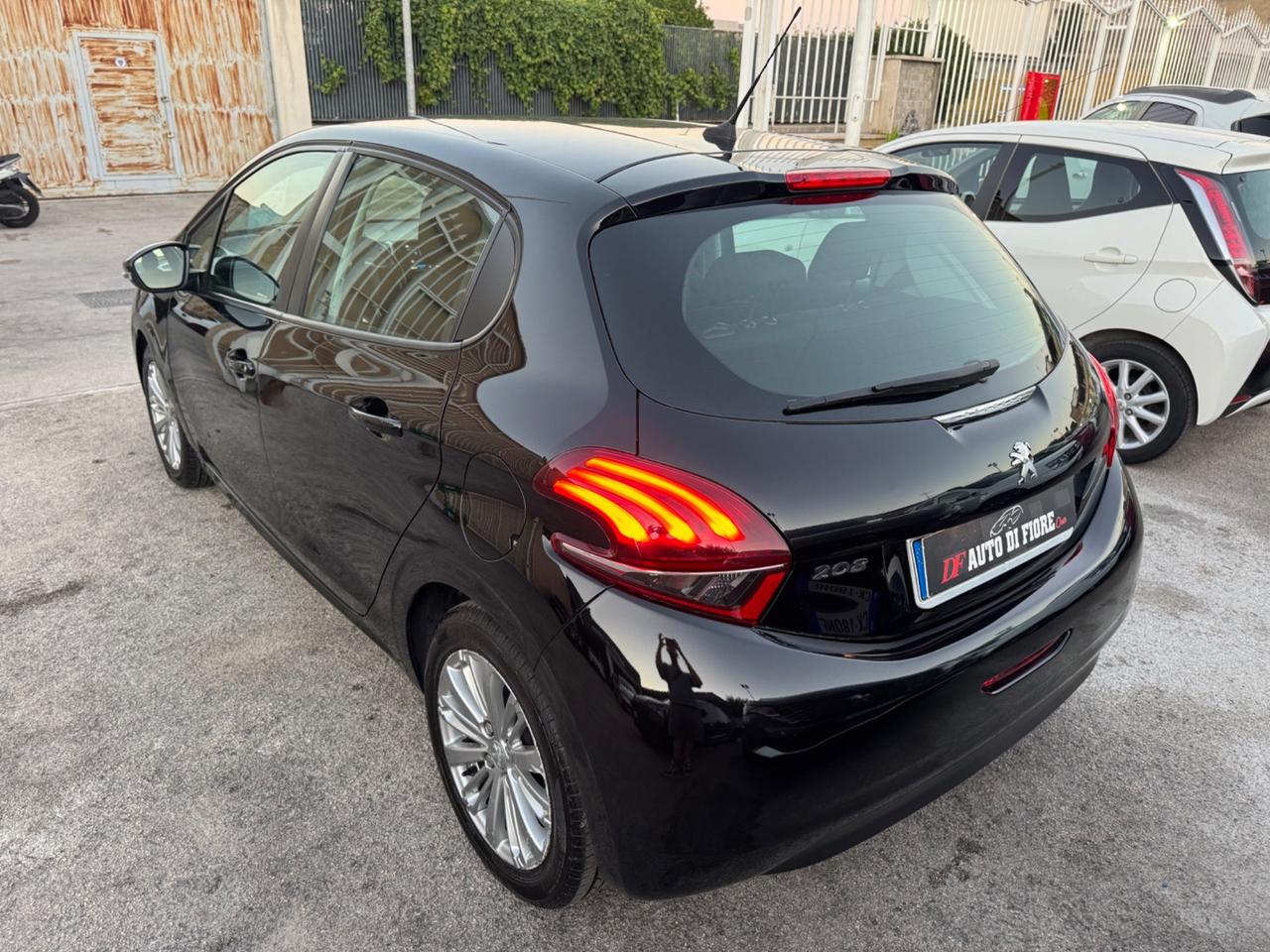 Peugeot 208 1.2 allure 82 5 porte FINANZIABILE