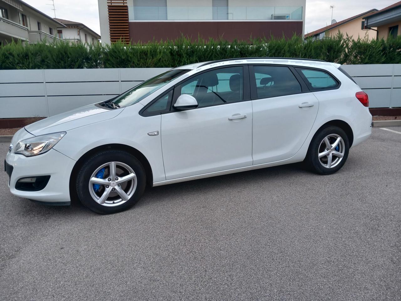 Opel Astra 1.6 Cdti sw 110 cv Business tua a € 185 mese