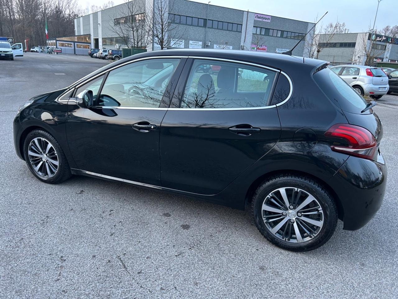 Peugeot 208 PureTech 82 5 porte Allure* Neo patentati *