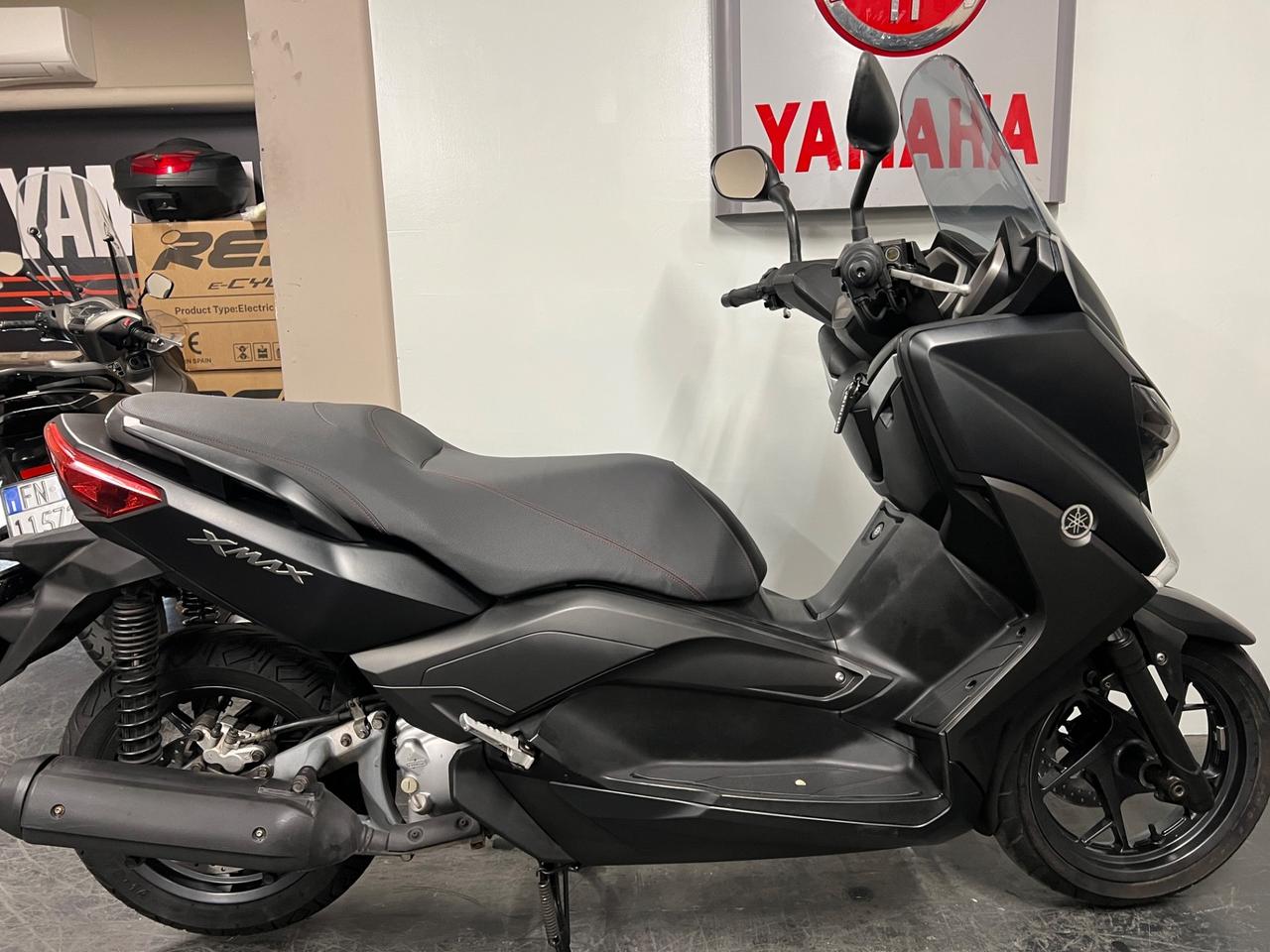 Yamaha X-Max 250