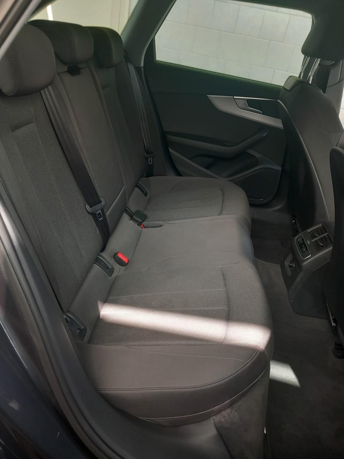 Audi A4 40 TDI quattro S tronic Business