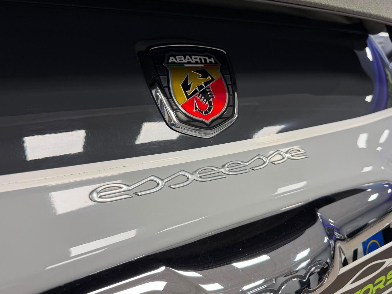 Abarth 500C Esseesse Versione: 1.4 Turbo T-Jet MTA Bicolore