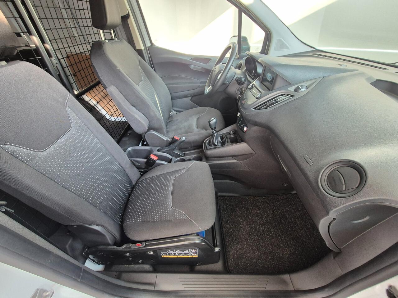 FORD TRANSIT COURIER