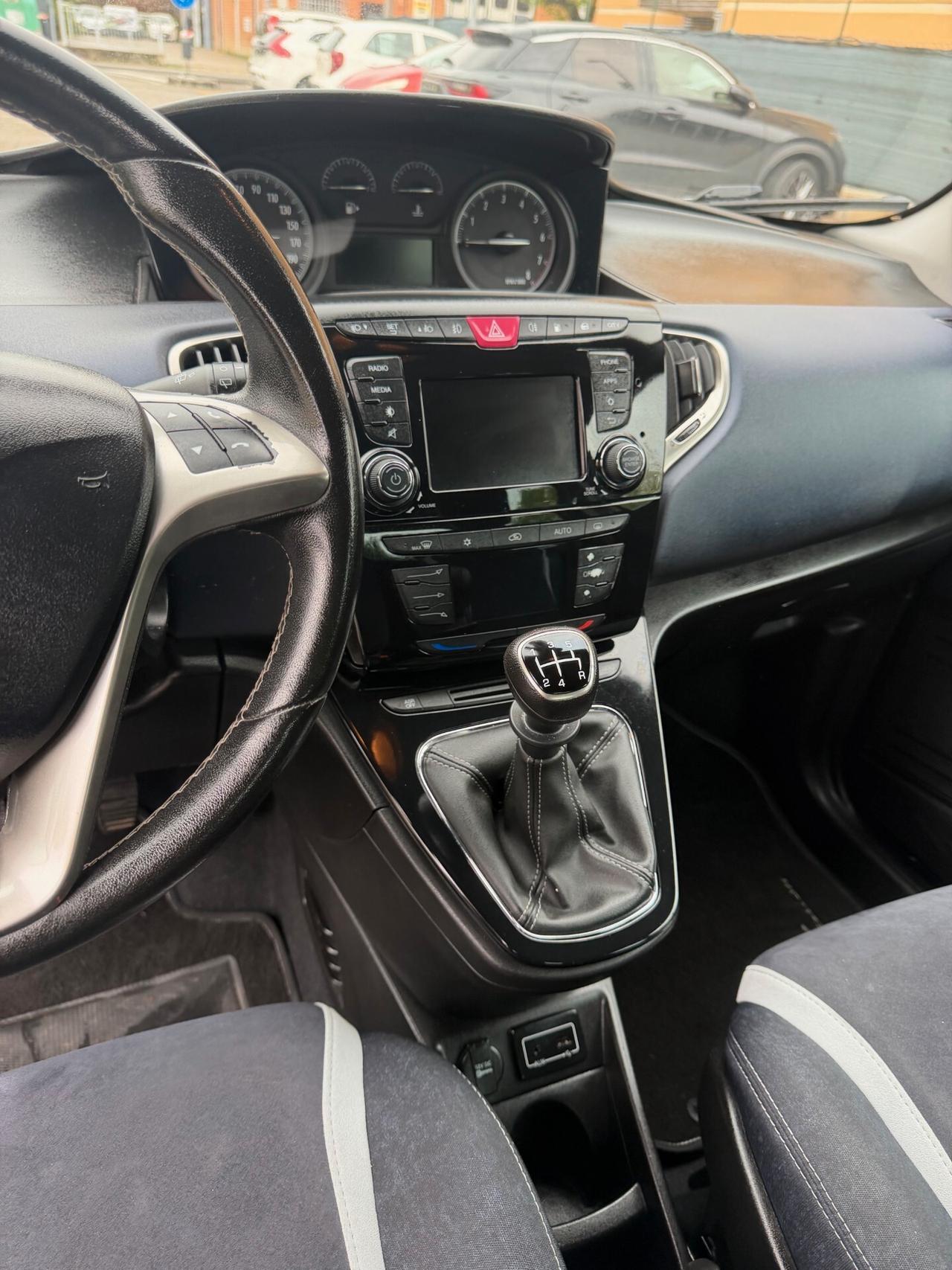 Lancia Ypsilon 0.9 METANO - NEOP. - 12 MESI DI GARANZIA -