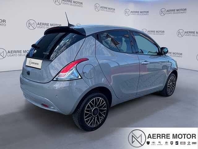 Lancia Ypsilon 1.0 FireFly Hybrid Alberta Ferretti