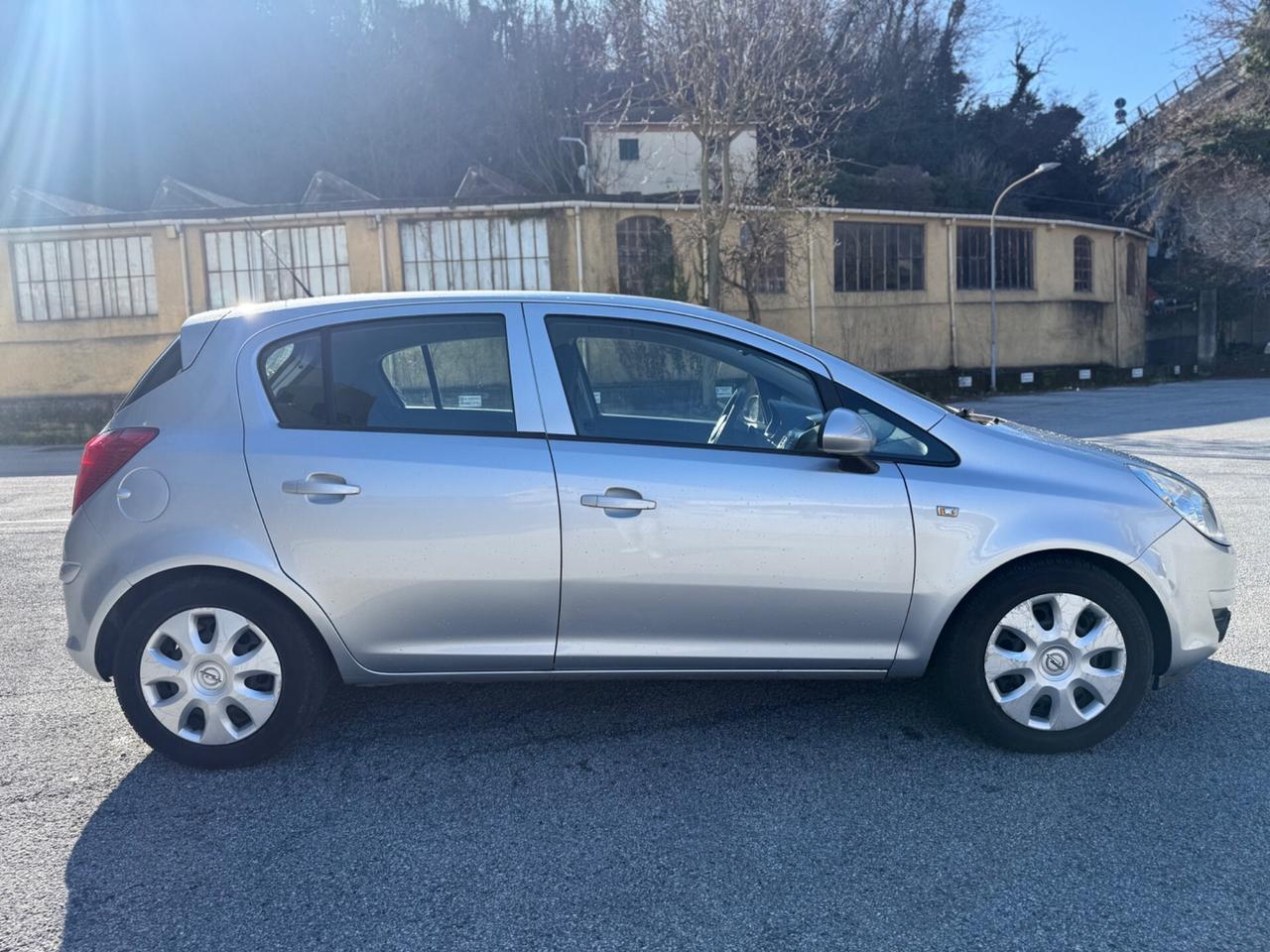 Opel Corsa 1.2 benzina 5 porte con soli 27.000 km 1 pro