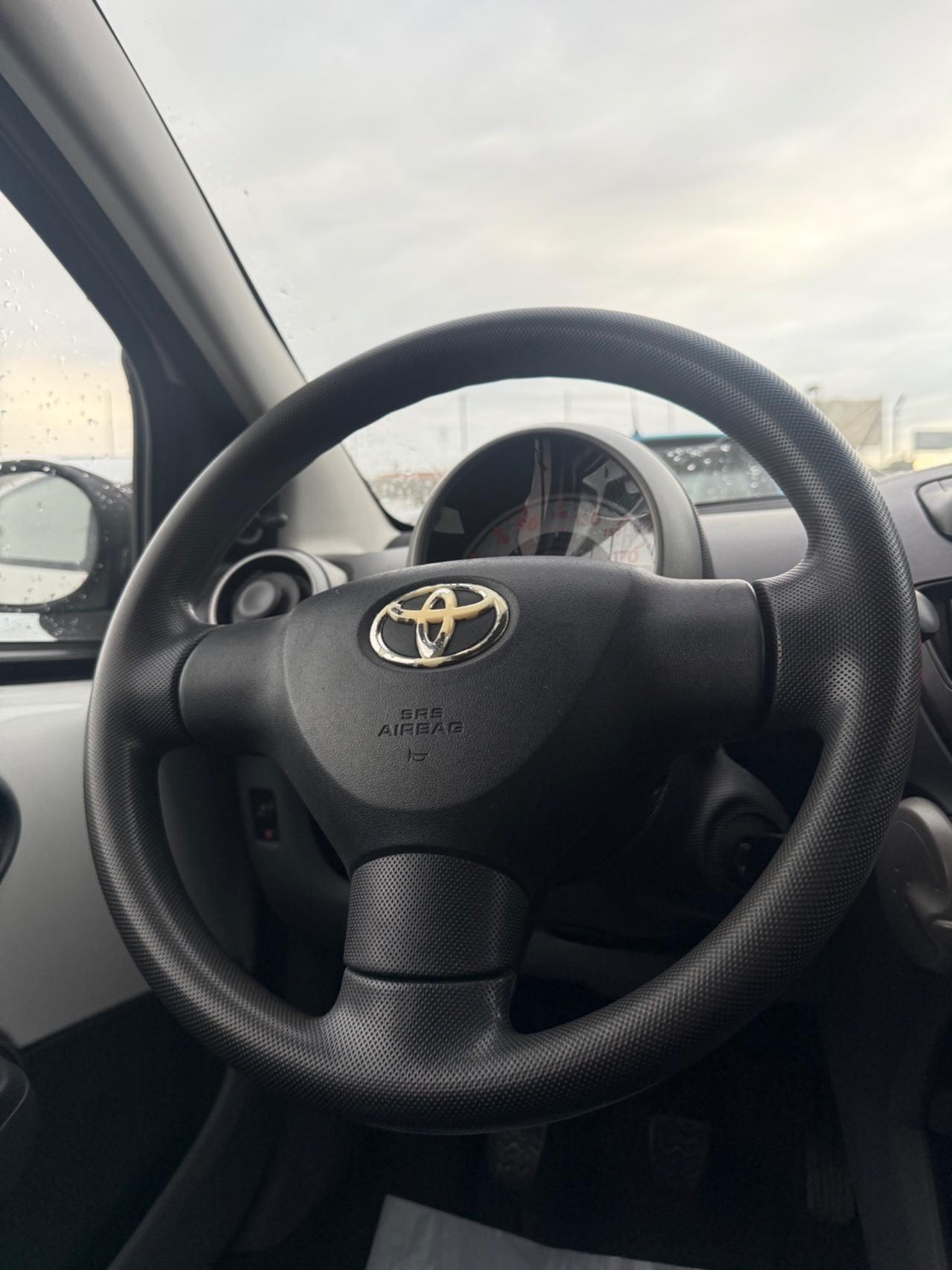 Toyota Aygo 1.0 12V VVT-i 5 porte,Clima,Radio,ecc.