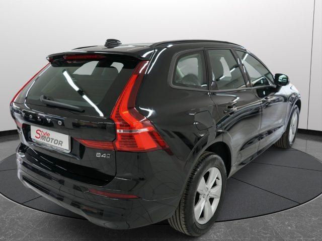 VOLVO XC60 B4 (d) AWD automatico Momentum Sport