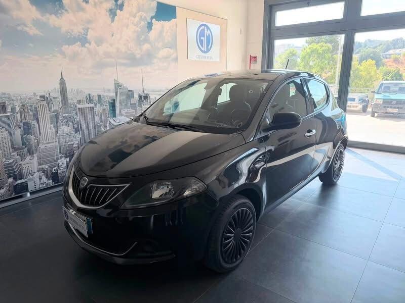 Lancia Ypsilon 1.0 FireFly 5 porte S&S Hybrid Silver