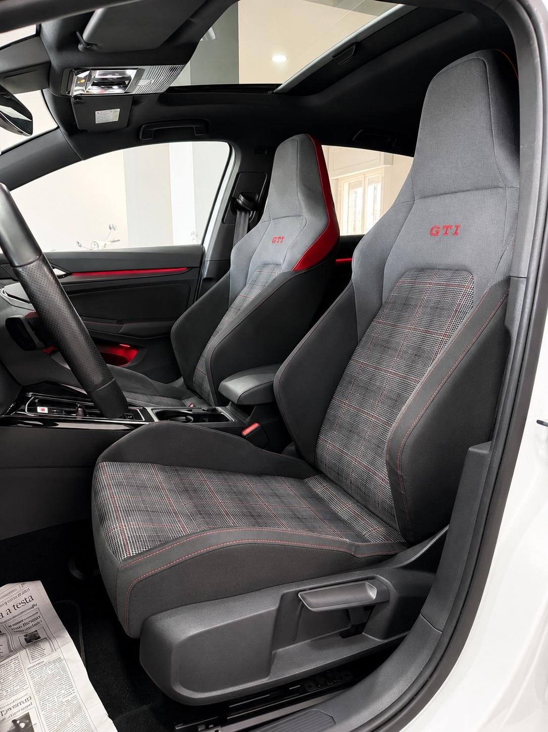Volkswagen Golf GTI 2.0 Black style TSI DSG