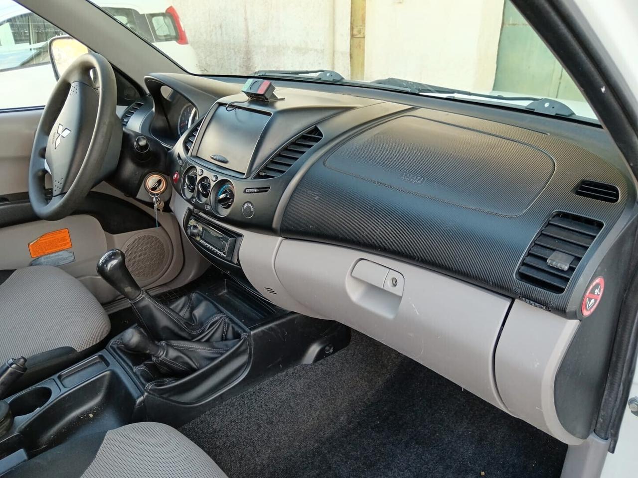 Mitsubishi L200 2.5 DI-D/136CV Club Cab Invite DPF