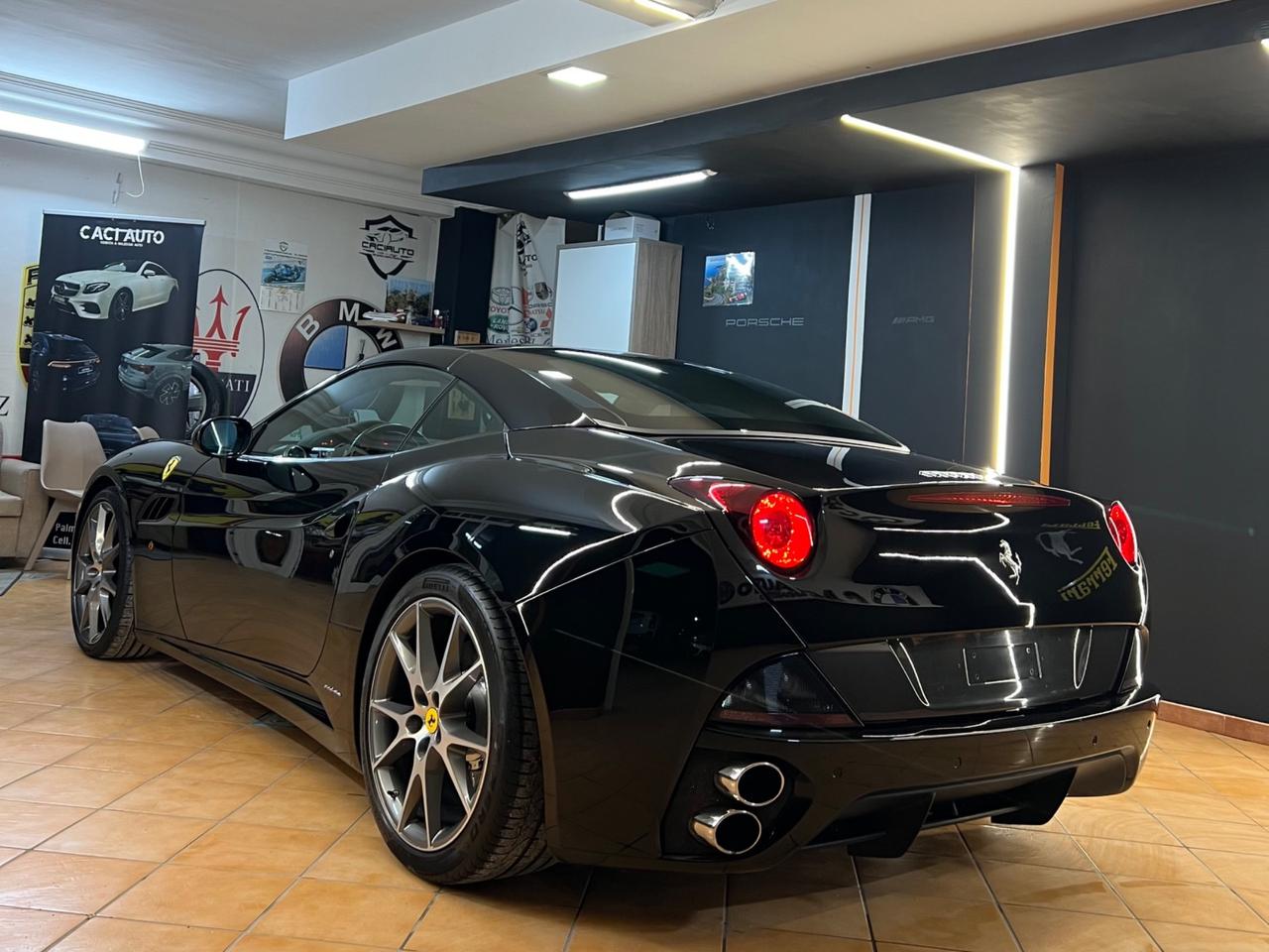 Ferrari California DCT Book service