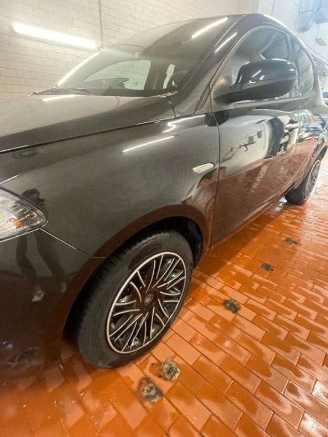 LANCIA Ypsilon 1.0 FireFly 5 porte S&S Hybrid Silver Plus