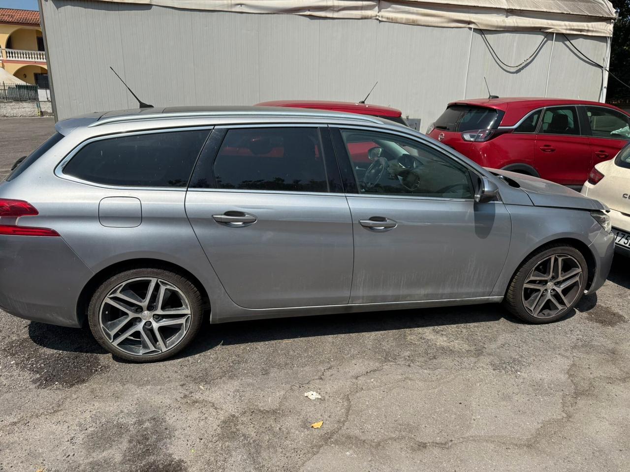 Peugeot 308 S.W. 1.5 Hdi Testata rotta