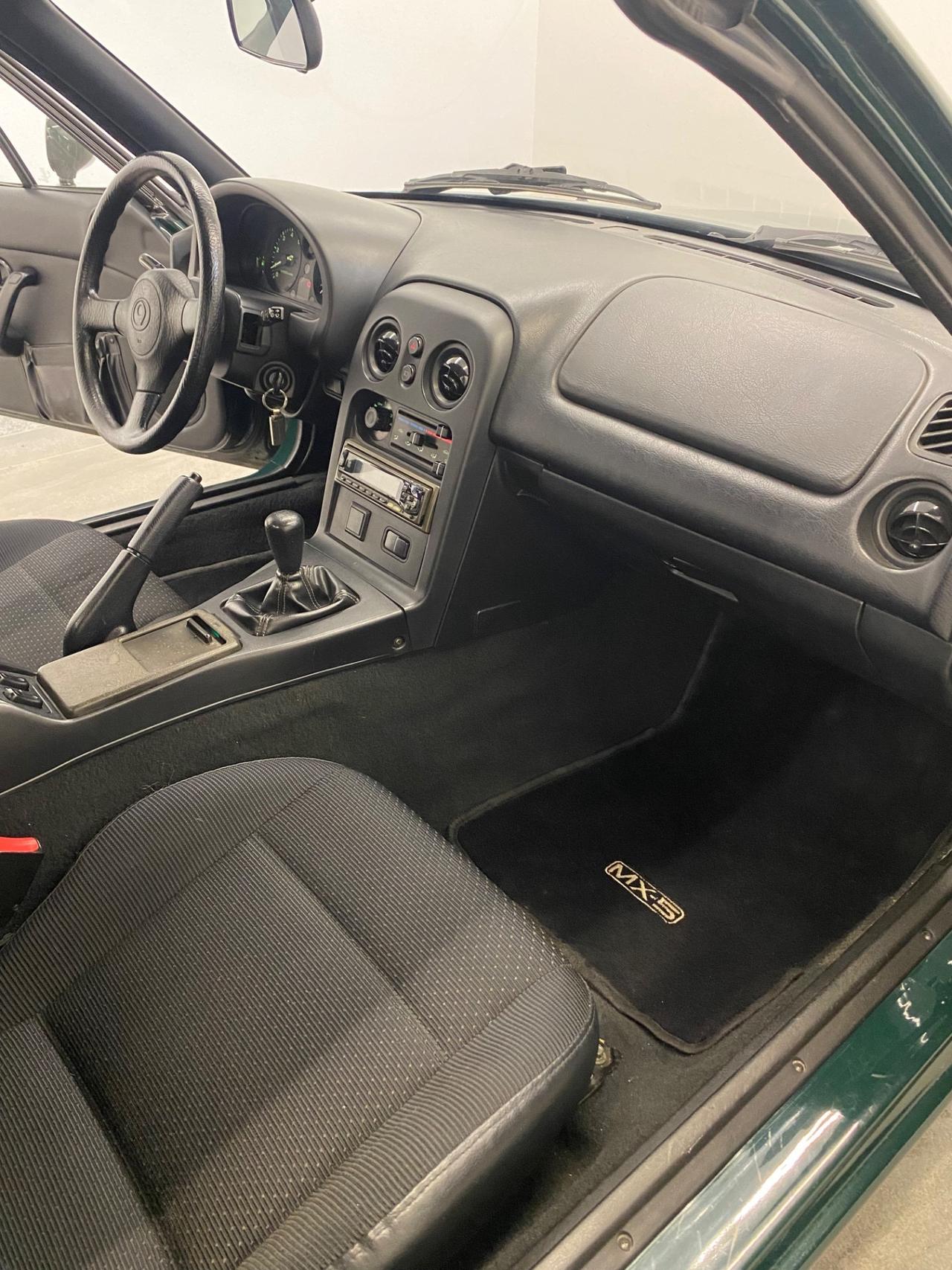 Mazda MX-5 1.6i 16V cat