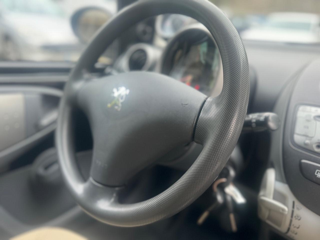 Peugeot 107 1.0 68CV 5p. 2Tronic automatica 2007