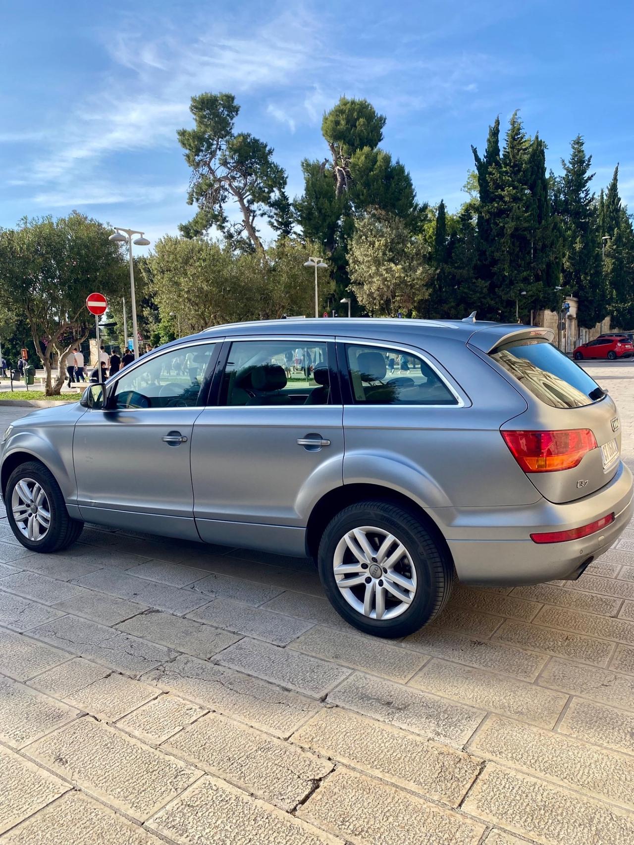 Audi Q7 3.0 V6 TDI 233CV quattro tiptronic