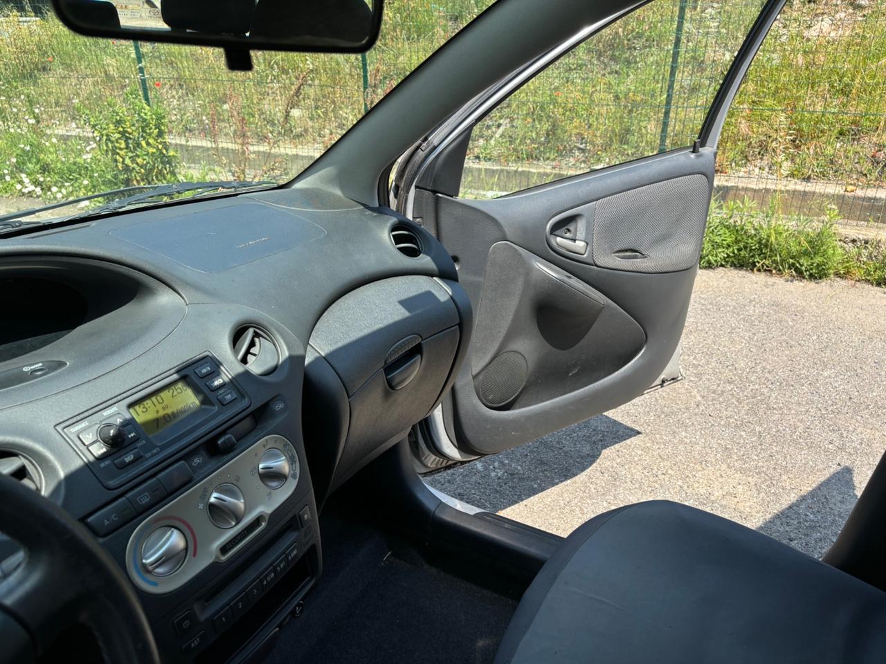 Toyota Yaris 1.0i 16V cat 5 porte
