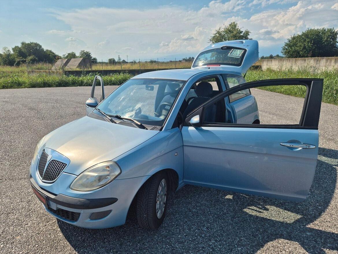 Lancia Ypsilon 1.2 Argento ok neopatentato TAGLIANDATA E REVISIONATA